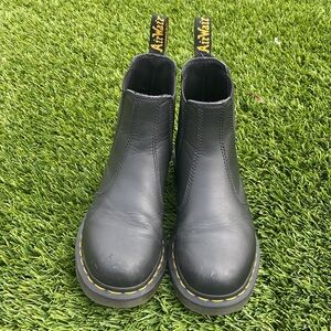 Dr. Doc Martens Smooth Leather 2976 Chelsea Boots Women size 7. EU38  Air Wair